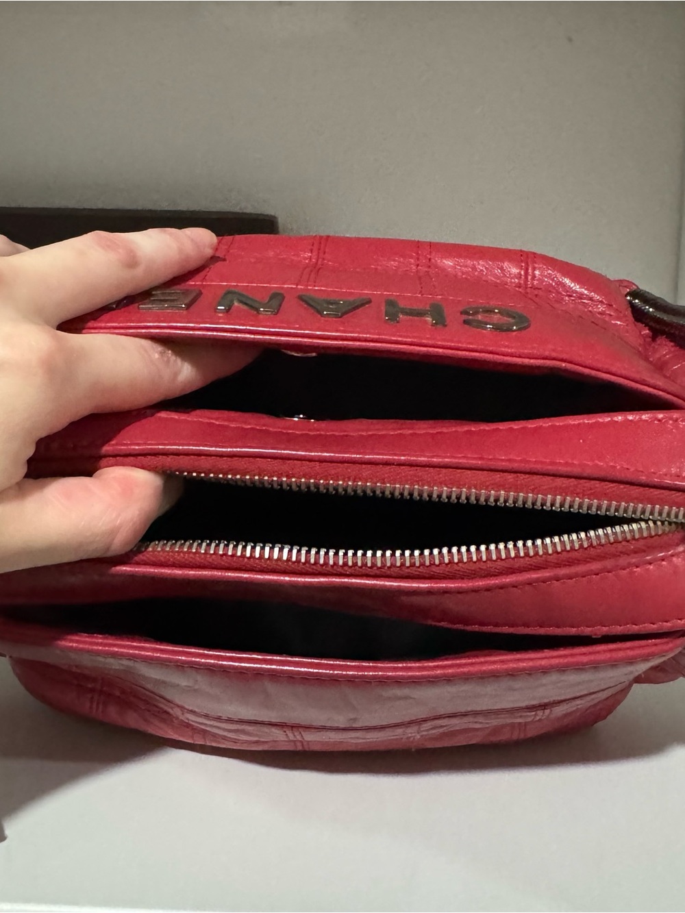 CHANEL Red Quilted Leather Shoulder Bag with Chain Detail - Picture 6 of 8